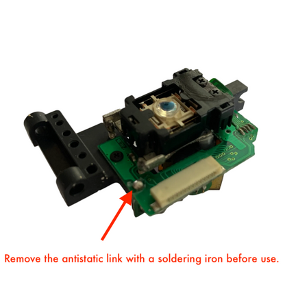 Electronic component with a green circuit board and black housing on a white background, with text indicating the need to remove an antistatic link before use.